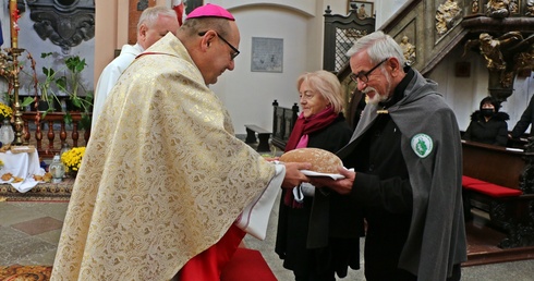 Od 40 lat są dobrzy jak chleb. Niestrudzenie pomagają ubogim