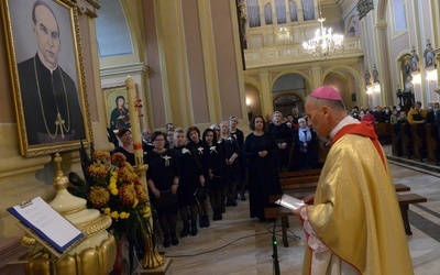 Eucharystii i modlitwie o wyniesienie na ołtarze sługi Bożego przewodniczył bp Marek Solarczyk. 