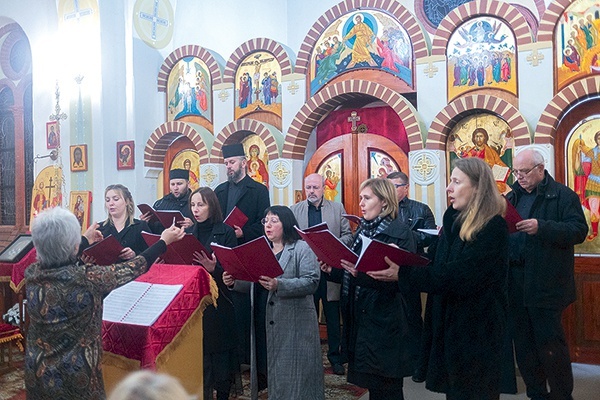 ◄	Istniejący od niedawna Chór św. Jerzego zachwycił świdnickich słuchaczy wysokim poziomem wykonania cerkiewnej muzyki bizantyjskiej.  