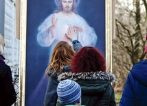 ▲	Orędzie Bożego Miłosierdzia to lekarstwo na lęki, depresje, uzależnienia i zniewolenia.