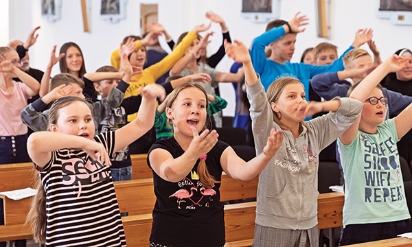 ▲	Salwatoriańscy klerycy zapraszają wszystkich chętnych w wieku od 6 do 11 lat do świetlicy w Bagnie, która co wtorek będzie wznosić się do gwiazd.