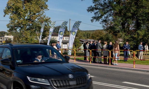 08.11.2021 | O nowej drodze na lotnisko, która powstała w ramach projektu unijnego
