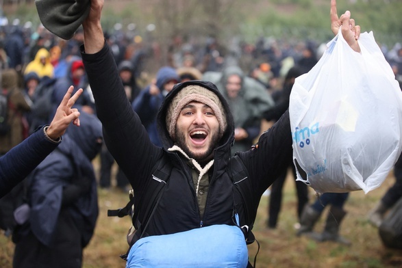 Migranci w Mińsku - w sklepach, parkach, nawet na placach zabaw