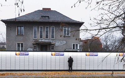 Gigantyczny paczkomat we Wrocławiu. Konserwator zabytków zażądał usunięcia urządzenia.