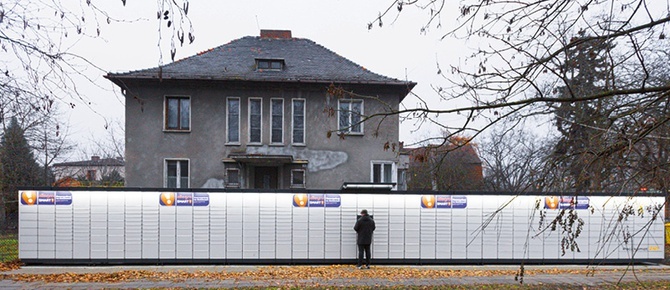 Gigantyczny paczkomat we Wrocławiu. Konserwator zabytków zażądał usunięcia urządzenia.