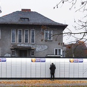 Gigantyczny paczkomat we Wrocławiu. Konserwator zabytków zażądał usunięcia urządzenia.