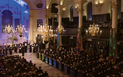 Koncert chóru Tenebrae w anglikańskim kościele St Martin-in-the-Fields.