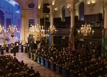 Koncert chóru Tenebrae w anglikańskim kościele St Martin-in-the-Fields.