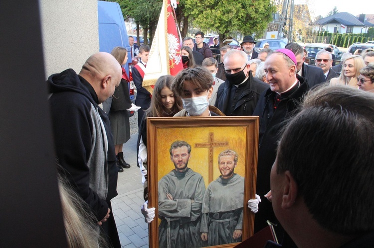 Łopoń. Uroczystość nadania szkole imienia