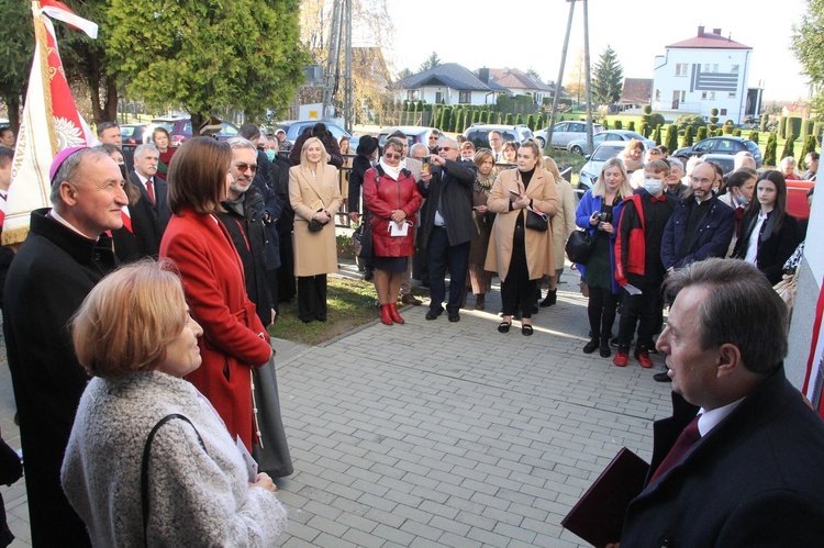 Łopoń. Uroczystość nadania szkole imienia