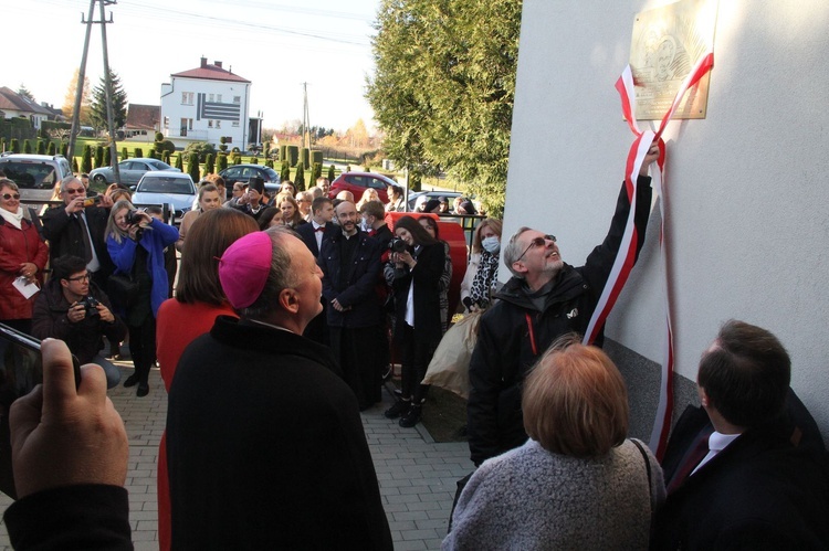 Łopoń. Uroczystość nadania szkole imienia