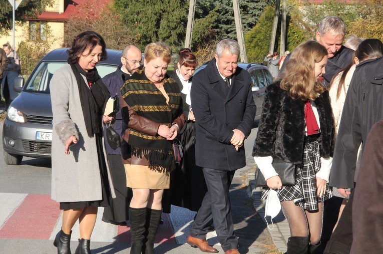 Łopoń. Uroczystość nadania szkole imienia