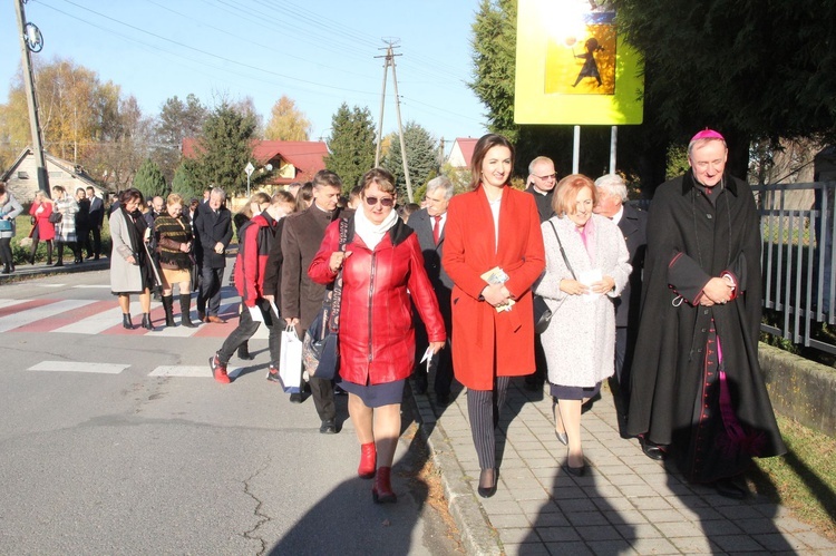 Łopoń. Uroczystość nadania szkole imienia