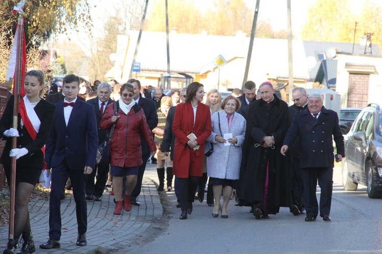 Łopoń. Uroczystość nadania szkole imienia