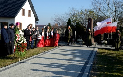 Uroczysty Apel Pamięci w miejscu zamordowania i pogrzebania bohaterów.