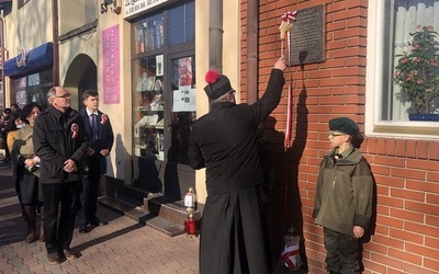 Tablicę poświęcił ks. Stanisław Czachor.