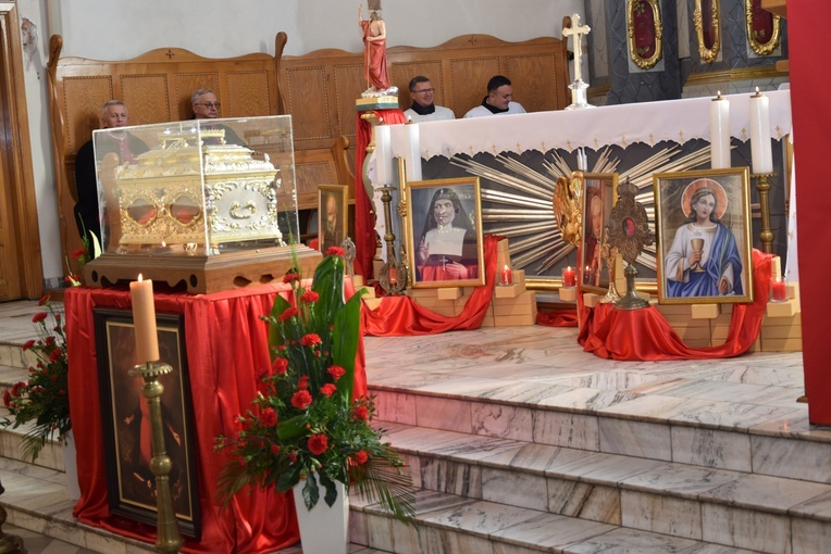 Łowicka proceja z relikwiami św. Wiktorii