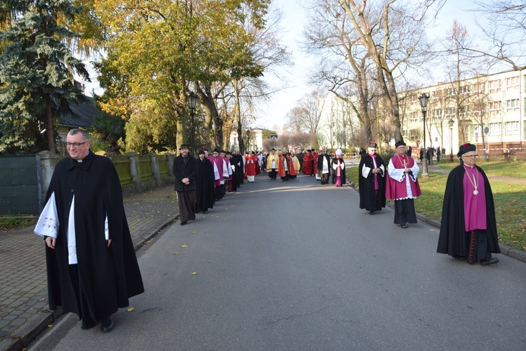 Łowicka proceja z relikwiami św. Wiktorii