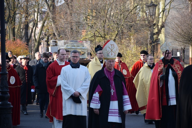 Łowicka proceja z relikwiami św. Wiktorii