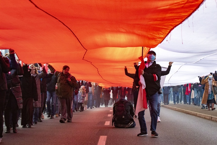 Marsz Niepodległości zakończył się na błoniach Stadionu Narodowego