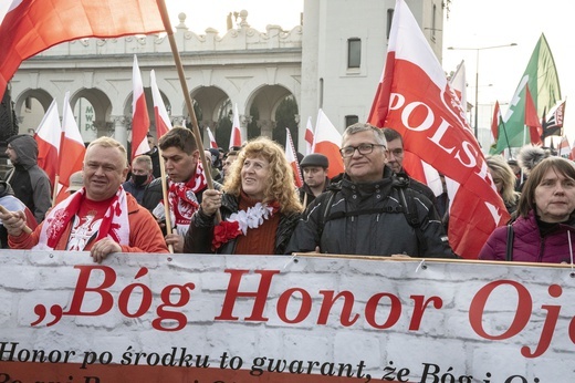 Marsz Niepodległości zakończył się na błoniach Stadionu Narodowego