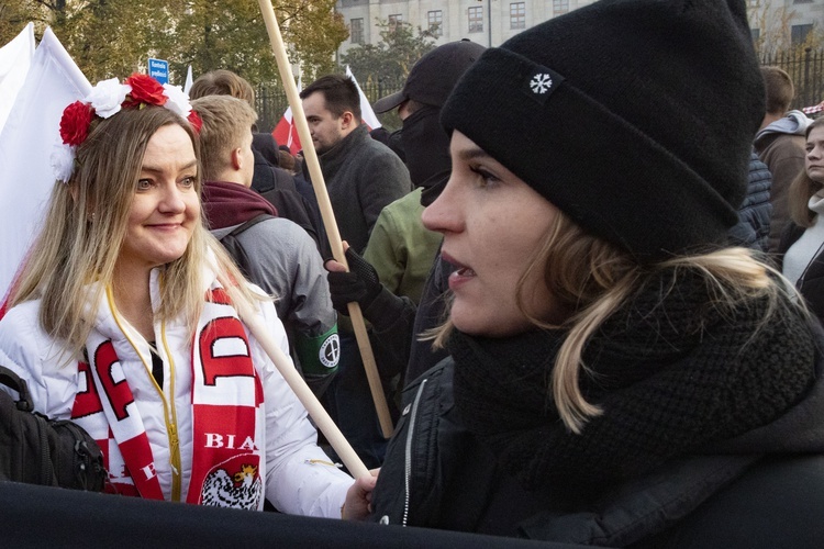 Marsz Niepodległości zakończył się na błoniach Stadionu Narodowego