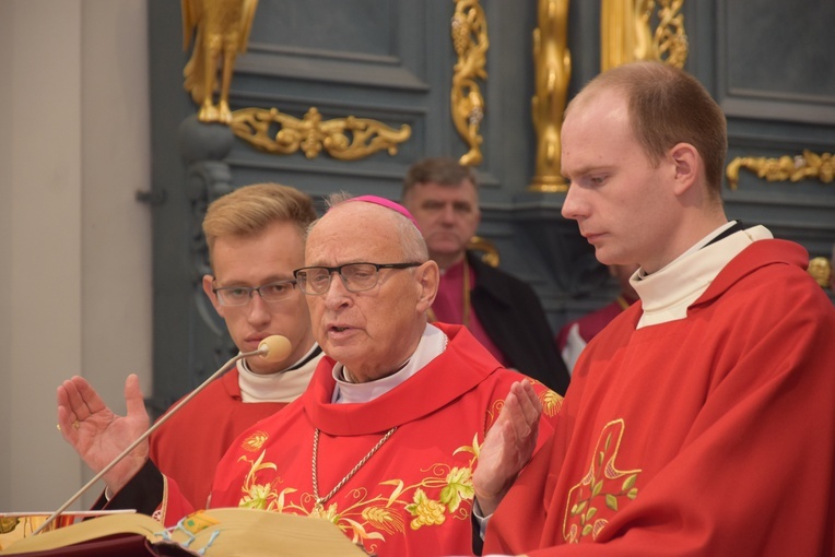 Eucharystii przewodniczył bp Wiesław Mering, biskup senior diecezji włocławskiej.