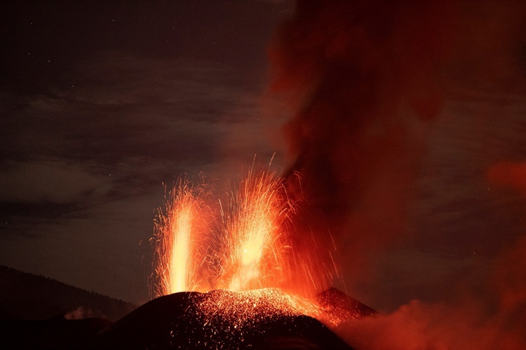 Od 7 tygodni trwa erupcja wulkanu