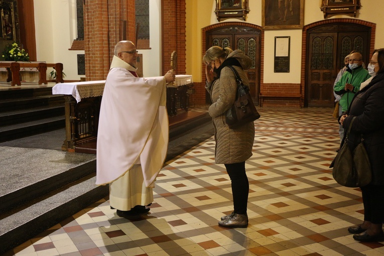 120. rocznica poświęcenia kościoła na Karłowicach i wprowadzenie relikwii bł kard. Wyszyńskiego