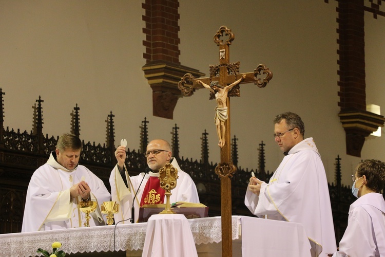 120. rocznica poświęcenia kościoła na Karłowicach i wprowadzenie relikwii bł kard. Wyszyńskiego