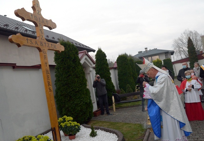 Krzyż karawaka w skarżyskiej Ostrej Bramie