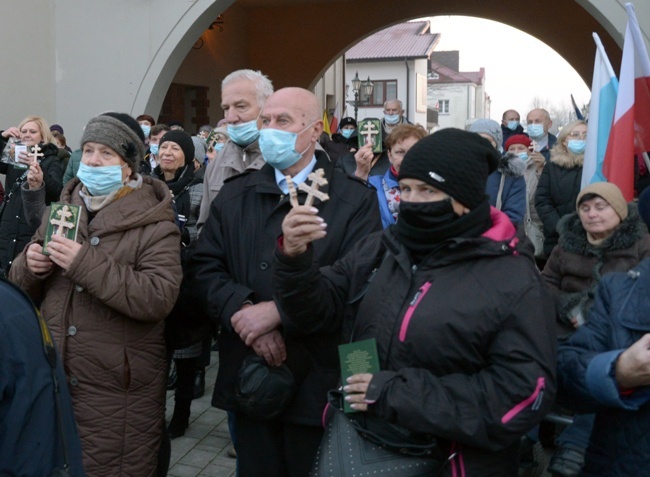 Krzyż karawaka w skarżyskiej Ostrej Bramie