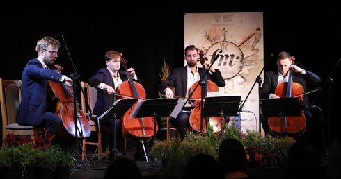 Adam Krzeszowiec, Wojciech Fudala, Krzysztof Karpeta i Tomasz Daroch od 10 lat tworzą Polish Cello Quartet.