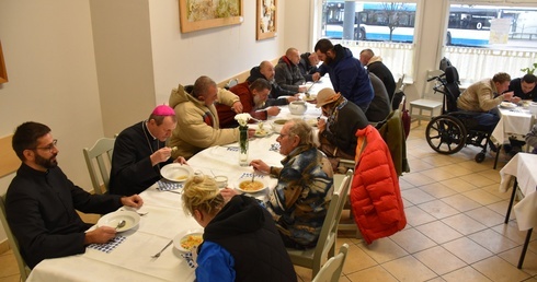 Niedzielny obiad w sopockiej Caritas