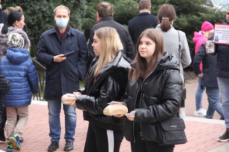 Tarnów. Światowy Dzień Ubogich w parafii Miłosierdzia Bożego