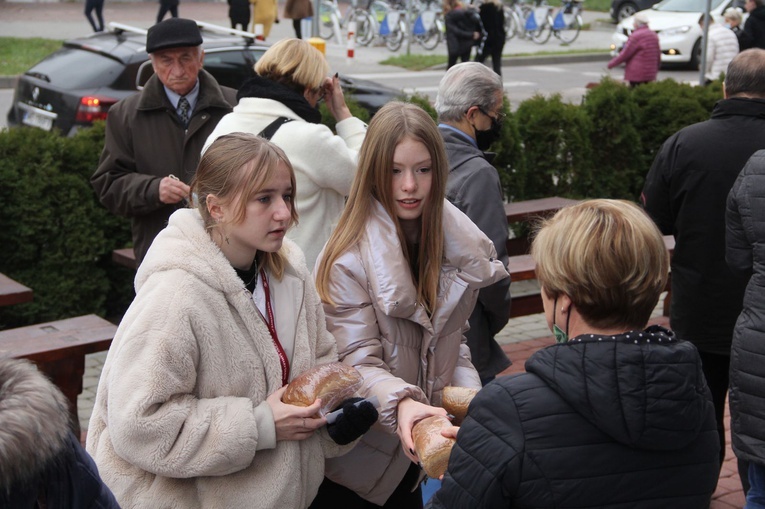 Tarnów. Światowy Dzień Ubogich w parafii Miłosierdzia Bożego