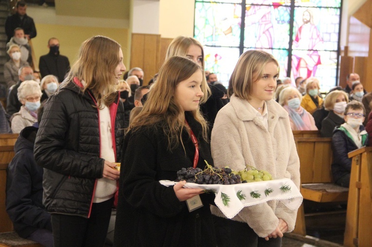 Tarnów. Światowy Dzień Ubogich w parafii Miłosierdzia Bożego