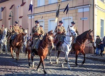 Kawalerzyści – barwna część pochodu niepodległościowego w Opolu.