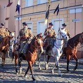 Kawalerzyści – barwna część pochodu niepodległościowego w Opolu.