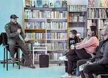 Gość spotkania dzielił się doświadczeniami z misji.