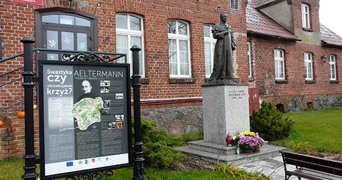Pomnik ks. Aeltermanna w Mierzeszynie.