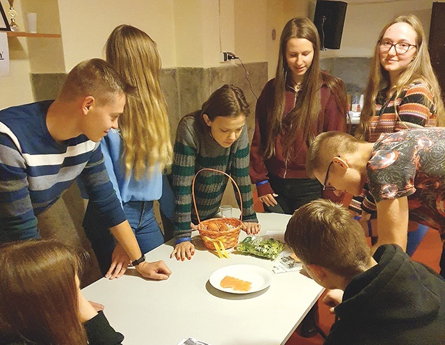 ▲	Spotkania dostarczają nie tylko praktycznych umiejętności,  ale przede wszystkim duchowej strawy i budują wspólnotę. 