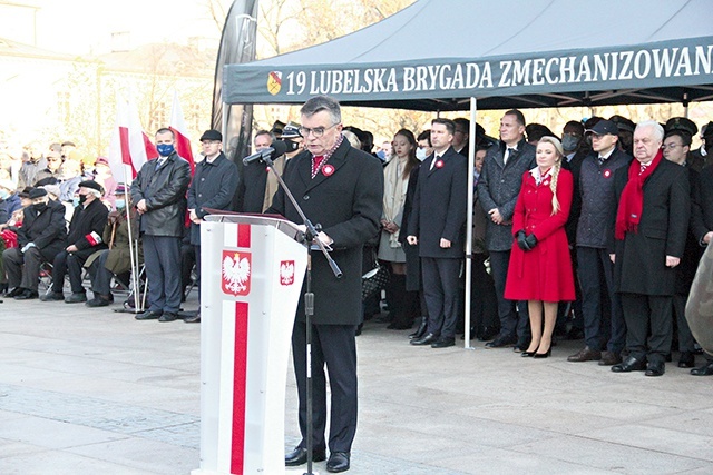 ▲	Wojewoda przywołał słowa piosenki  Grzegorza Tomczaka.