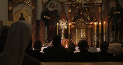 Upadnij na kolana...