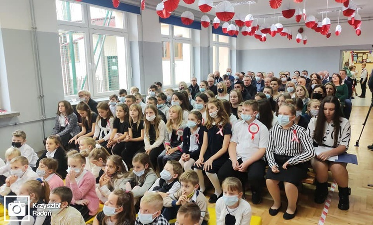 Borki Nizińskie. Nadanie szkole imienia