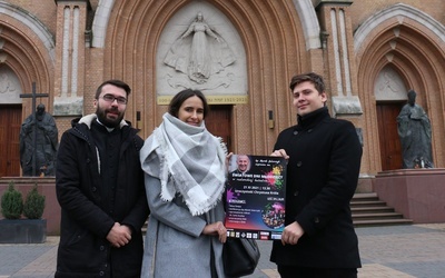 Do wspólnego świętowania zapraszają: ks. Adrian Jakubiak, Klaudia Kołodziejczyk-Tkaczyk i Szymon Adamus.