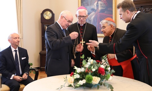 Kard. M. Semeraro odnotował beatyfikację w księdze chrztu ks. Jana Franciszka Machy