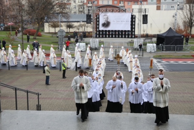 Beatyfikacja ks. Machy cz. 1