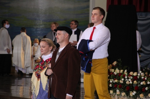 Przygotowanie do Mszy św. beatyfikacyjnej ks. Machy