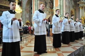 Po raz pierwszy założyli sutanny. Uroczystość we wspólnocie seminarium duchownego